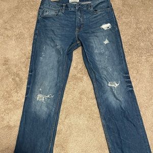Aeropostale men distressed, blue jeans size 32 x 34 straight leg.